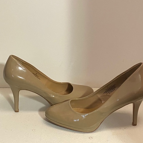Nude / Tan Pump Heels - Picture 2 of 3